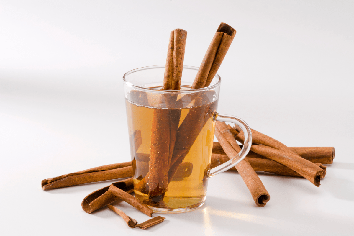 Przepis na doskonałą herbatę cynamonową – odkryj jej magiczne właściwości