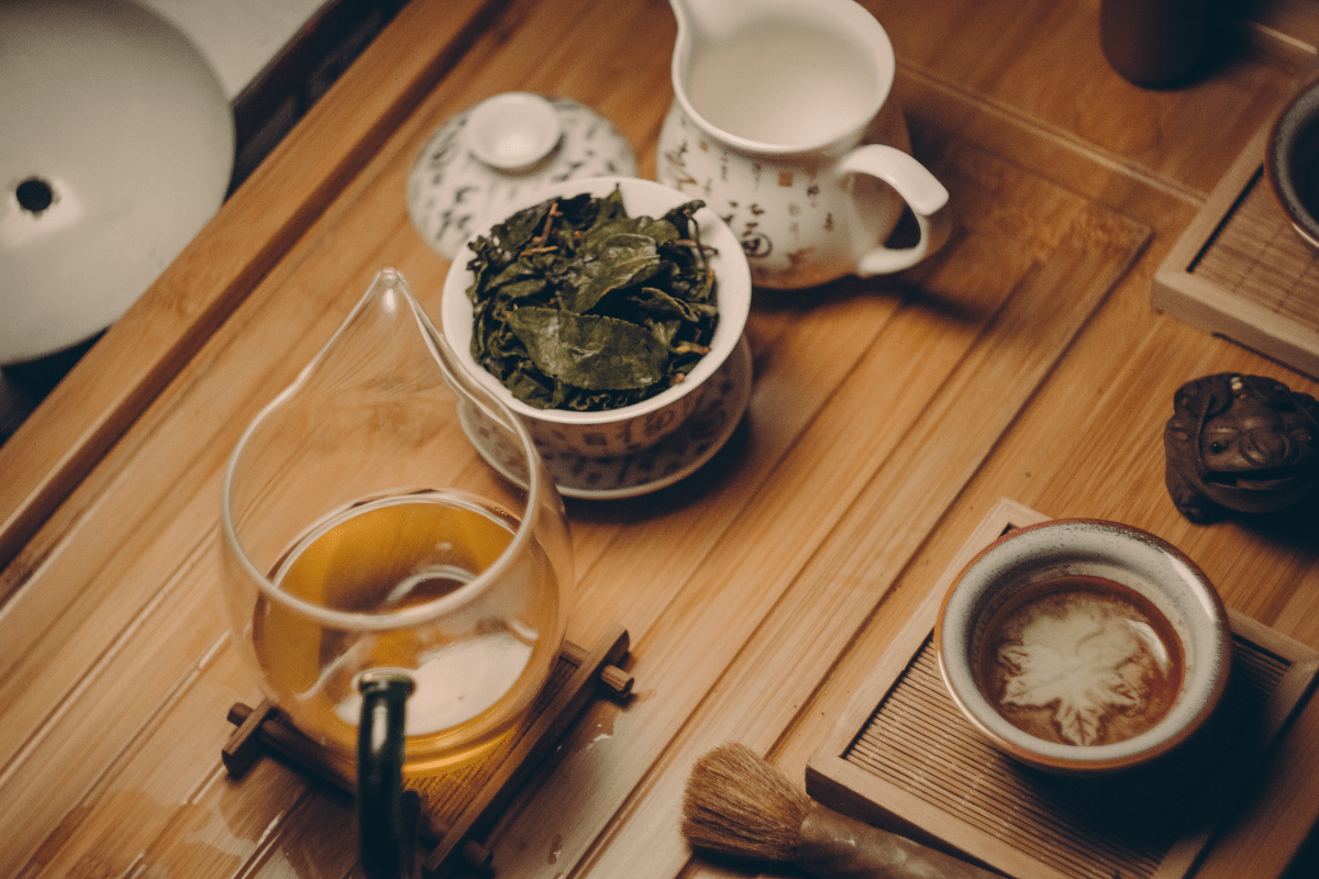 Fusy z herbaty – nieoceniony składnik nawozu do kwiatów doniczkowych
